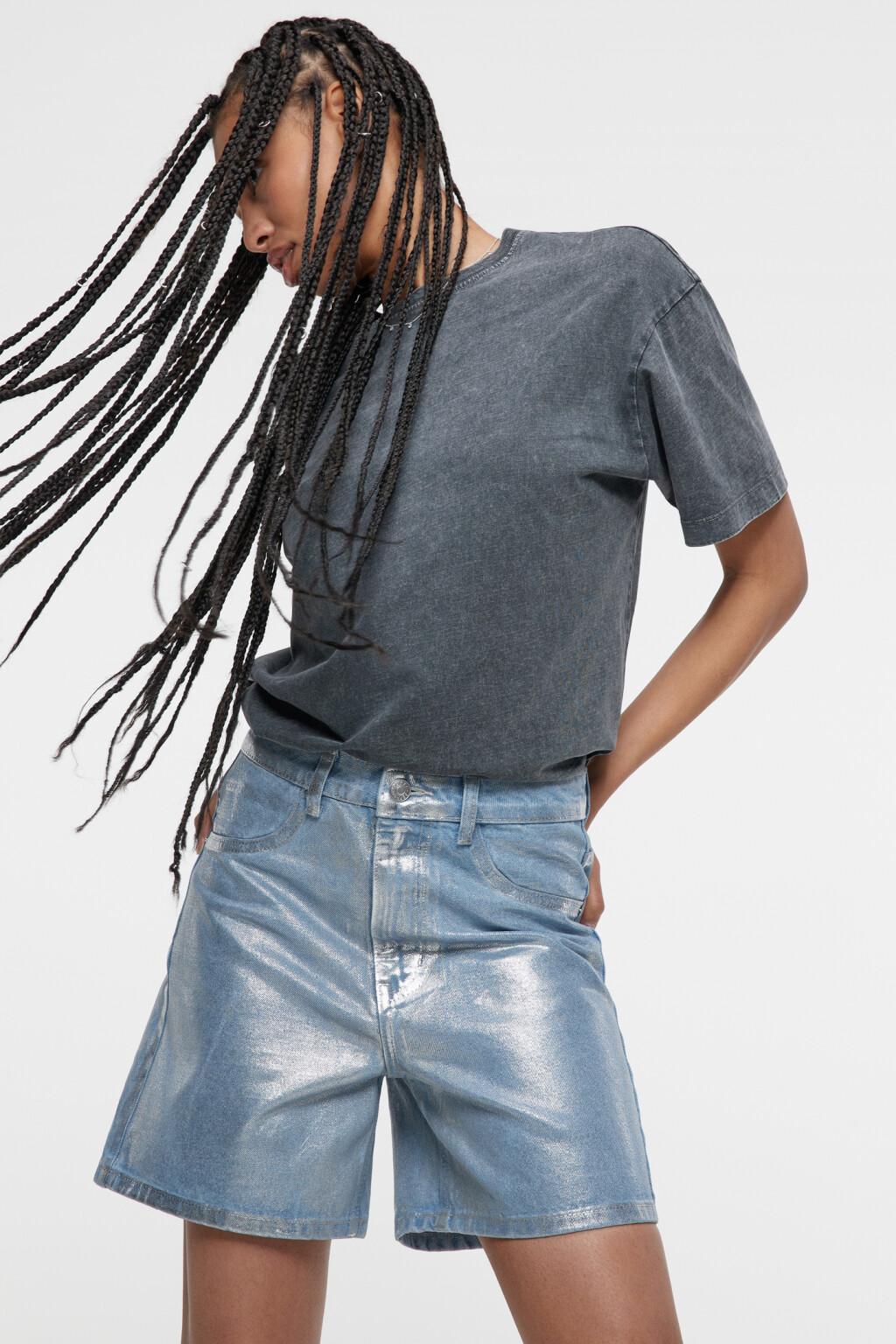 Шорты-бермуды джинсовые с эффектом металлик - цвет серый - 7