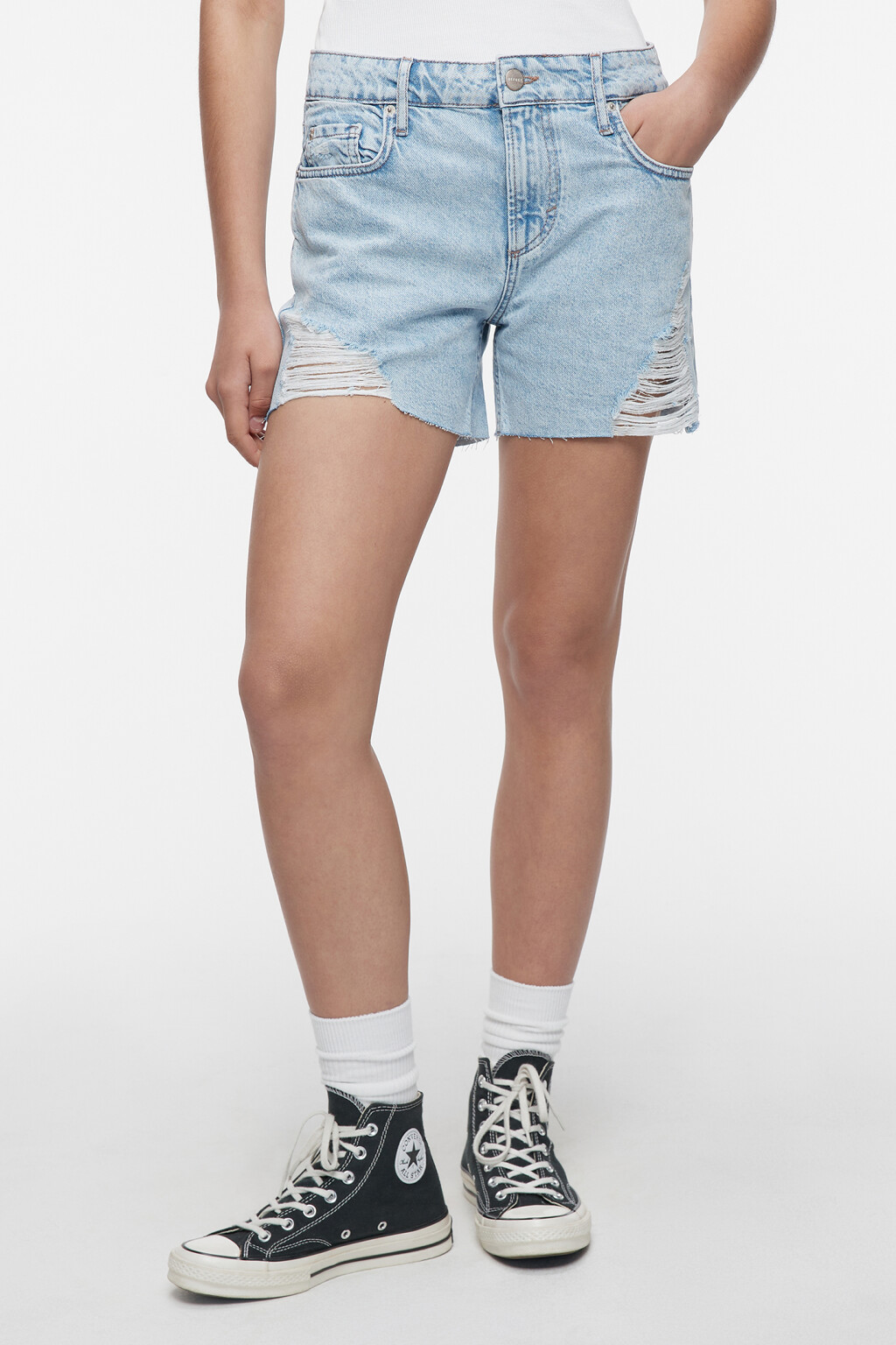 Шорты джинсовые с рваными краями и низкой посадкой - цвет голубой - 1