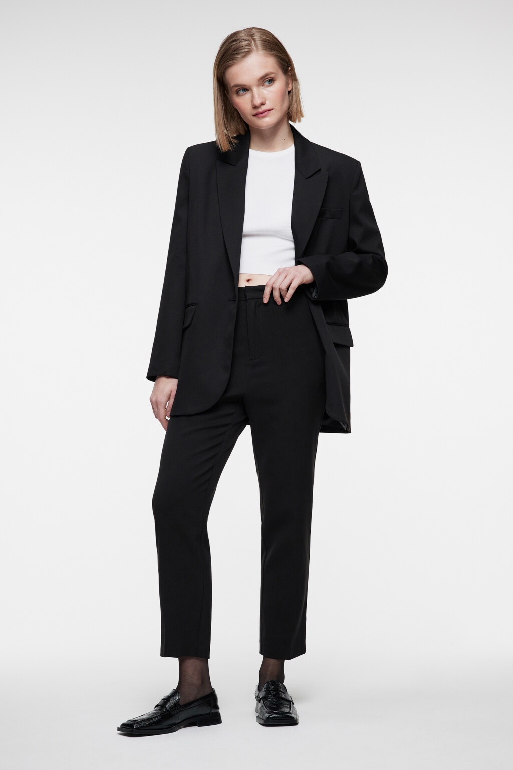 Брюки чинос укороченные костюмные с высокой посадкой - цвет черный - 7