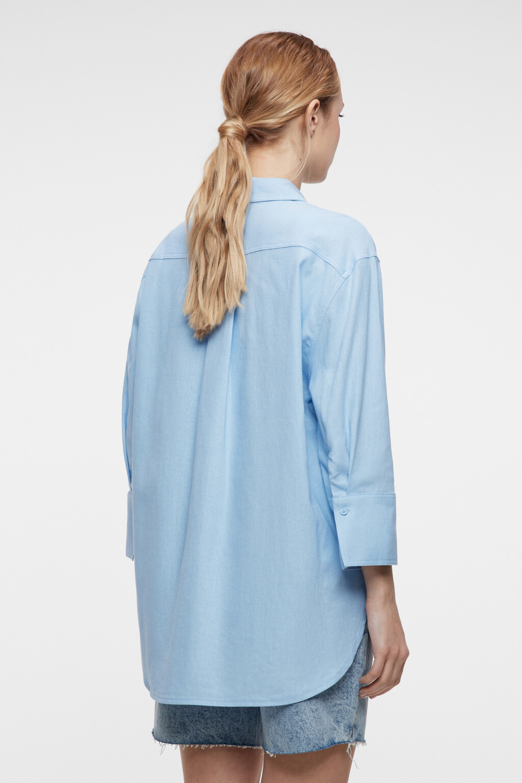 Блузка-рубашка oversize льняная с укороченными рукавами - цвет голубой - 3
