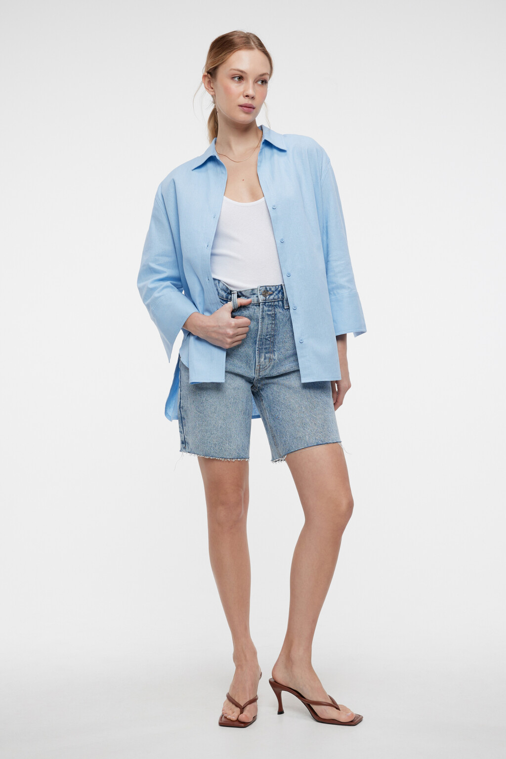 Блузка-рубашка oversize льняная с укороченными рукавами - цвет голубой - 4