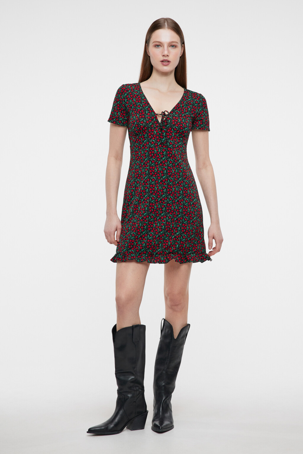 Платье мини приталенное с V-вырезом и завязками на груди - цвет красный - 4