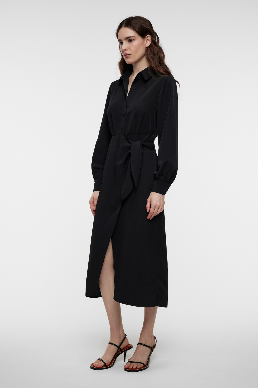 Платье-рубашка миди приталенное с запахом - цвет черный - 2