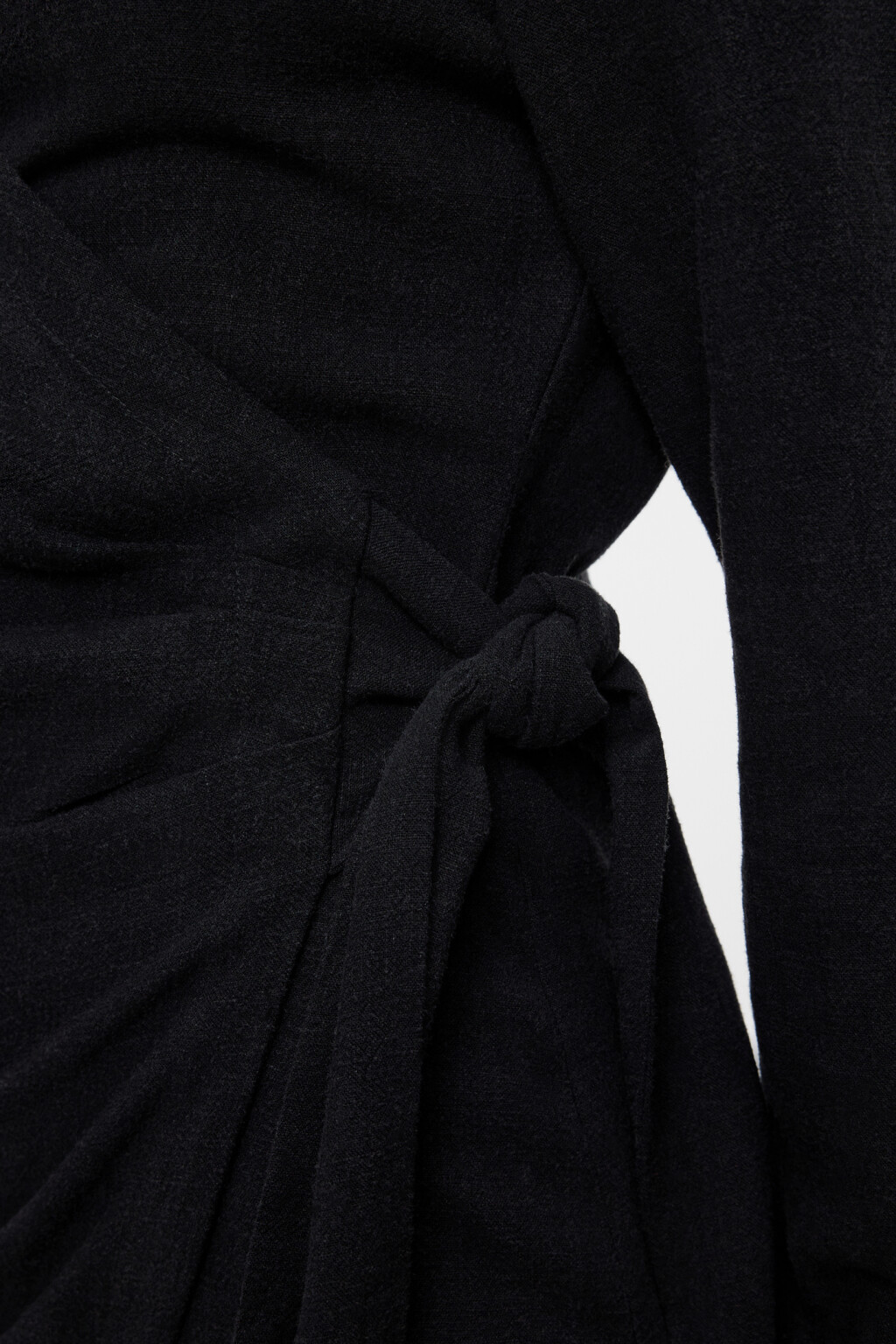 Платье-рубашка миди льняное с запахом и поясом - цвет черный - 6