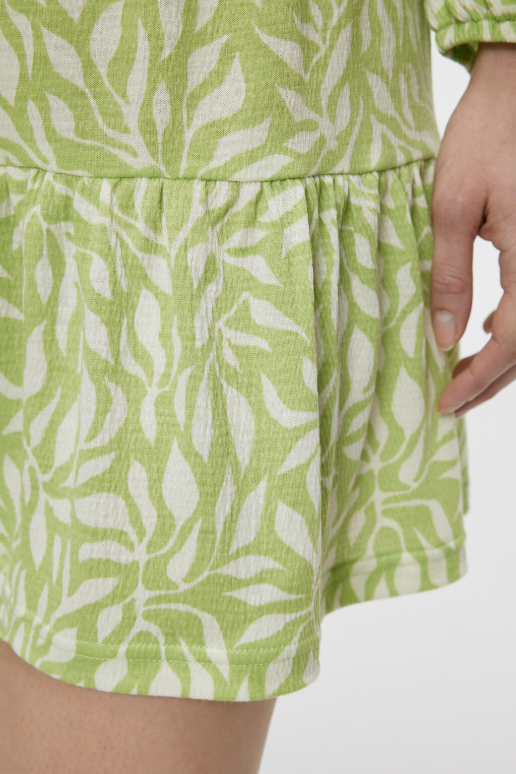 Юбка-трапеция мини с воланами и принтом - цвет зеленый - 6