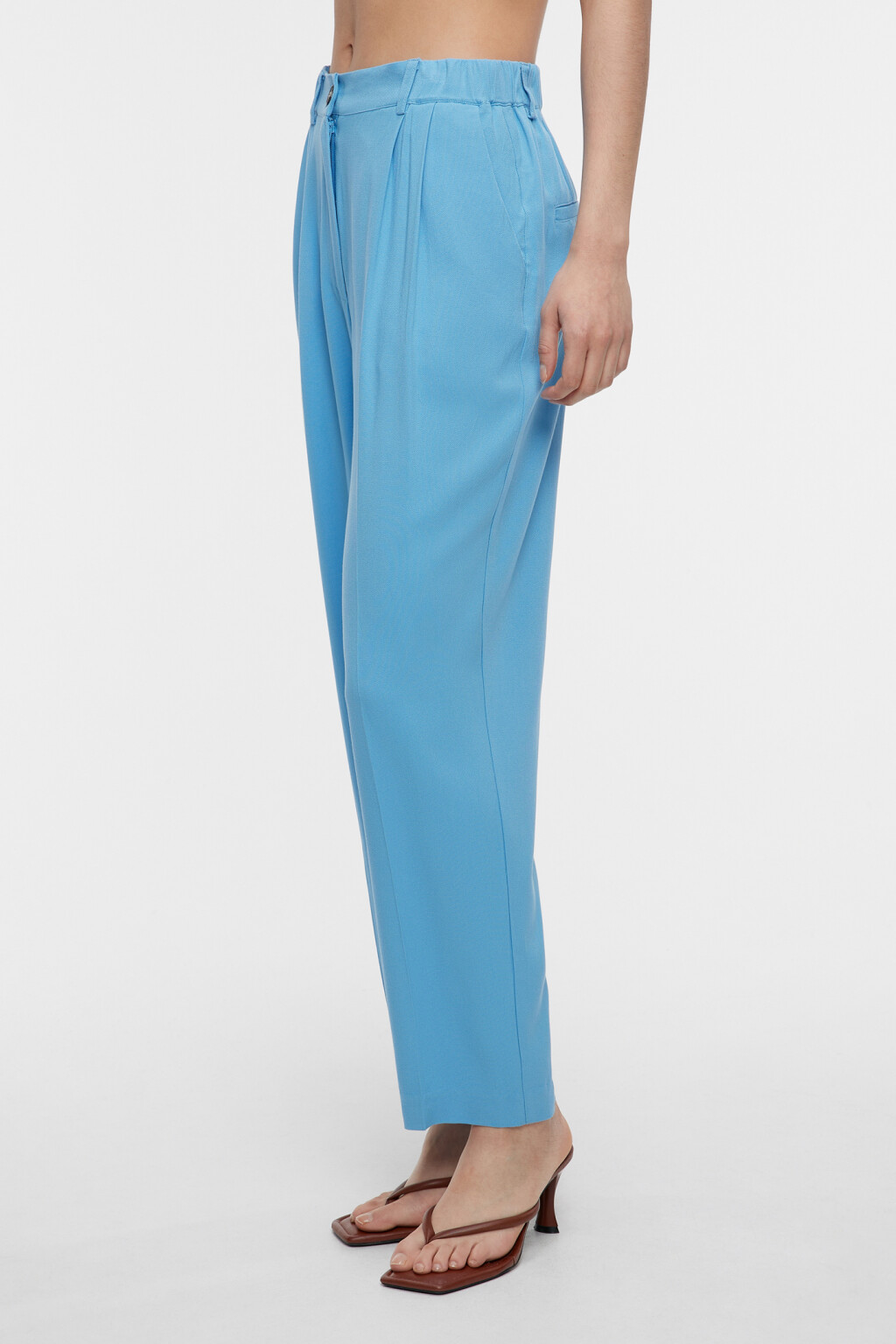 Брюки-бананы костюмные из вискозной ткани - цвет голубой - 3