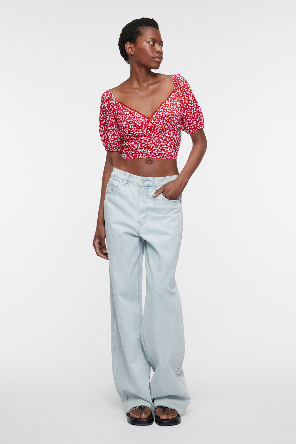 Блузка-топ вискозная с пышными рукавами и вырезом каре - цвет красный - 4