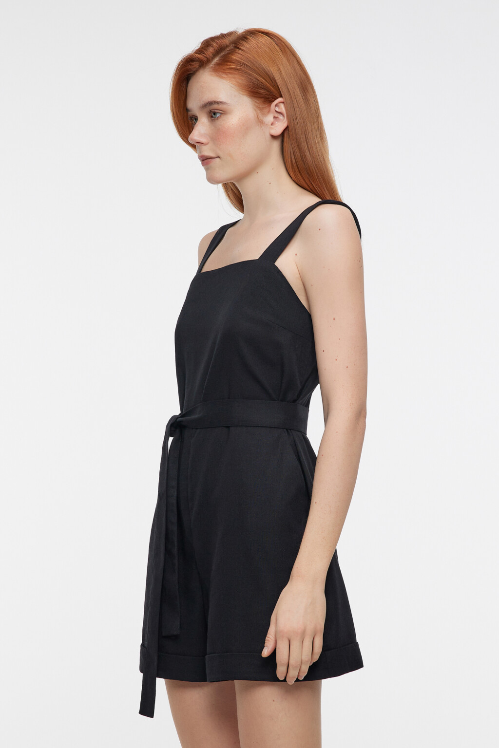 Комбинезон короткий льняной с шортами и поясом - цвет черный - 3