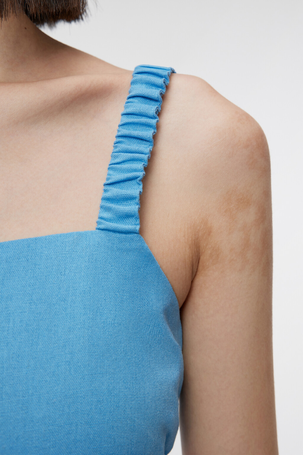 Полукомбинезон короткий льняной с вырезами по бокам - цвет голубой - 5