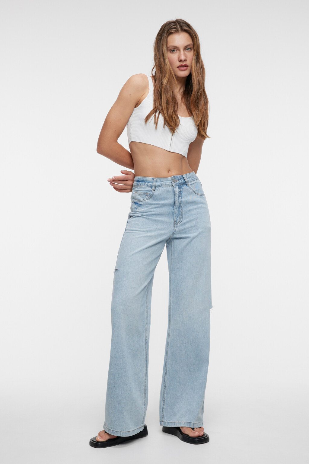 Джинсы-трубы wide leg широкие с разрезами на бедрах - цвет голубой - 4