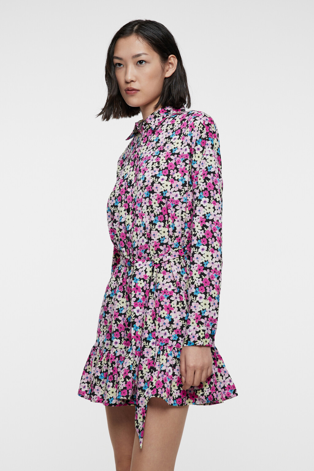 Платье-рубашка мини с поясом и воланами - цвет мультиколор - 3