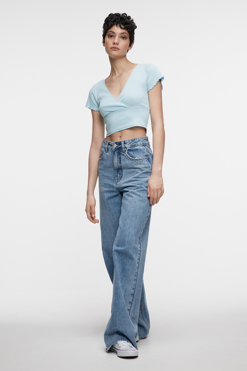 Топ-футболка укороченный хлопковый с V-вырезом - цвет голубой - 11