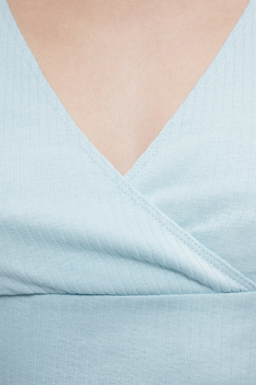 Топ-футболка укороченный хлопковый с V-вырезом - цвет голубой - 12
