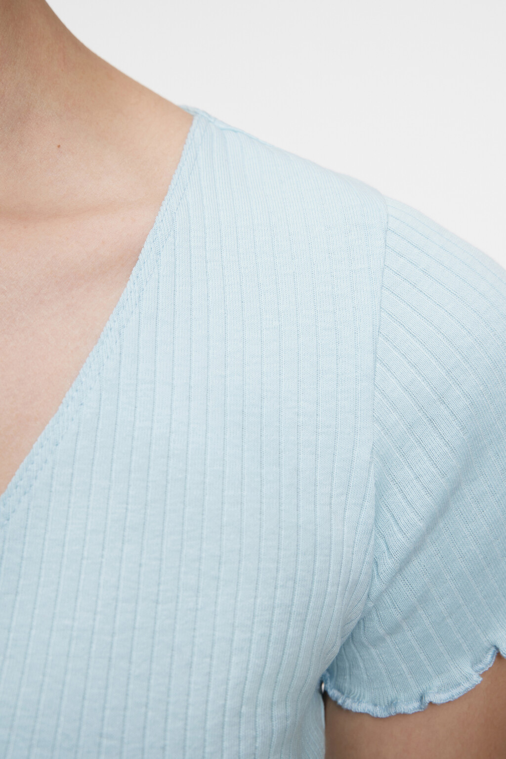 Топ-футболка укороченный хлопковый с V-вырезом - цвет голубой - 13