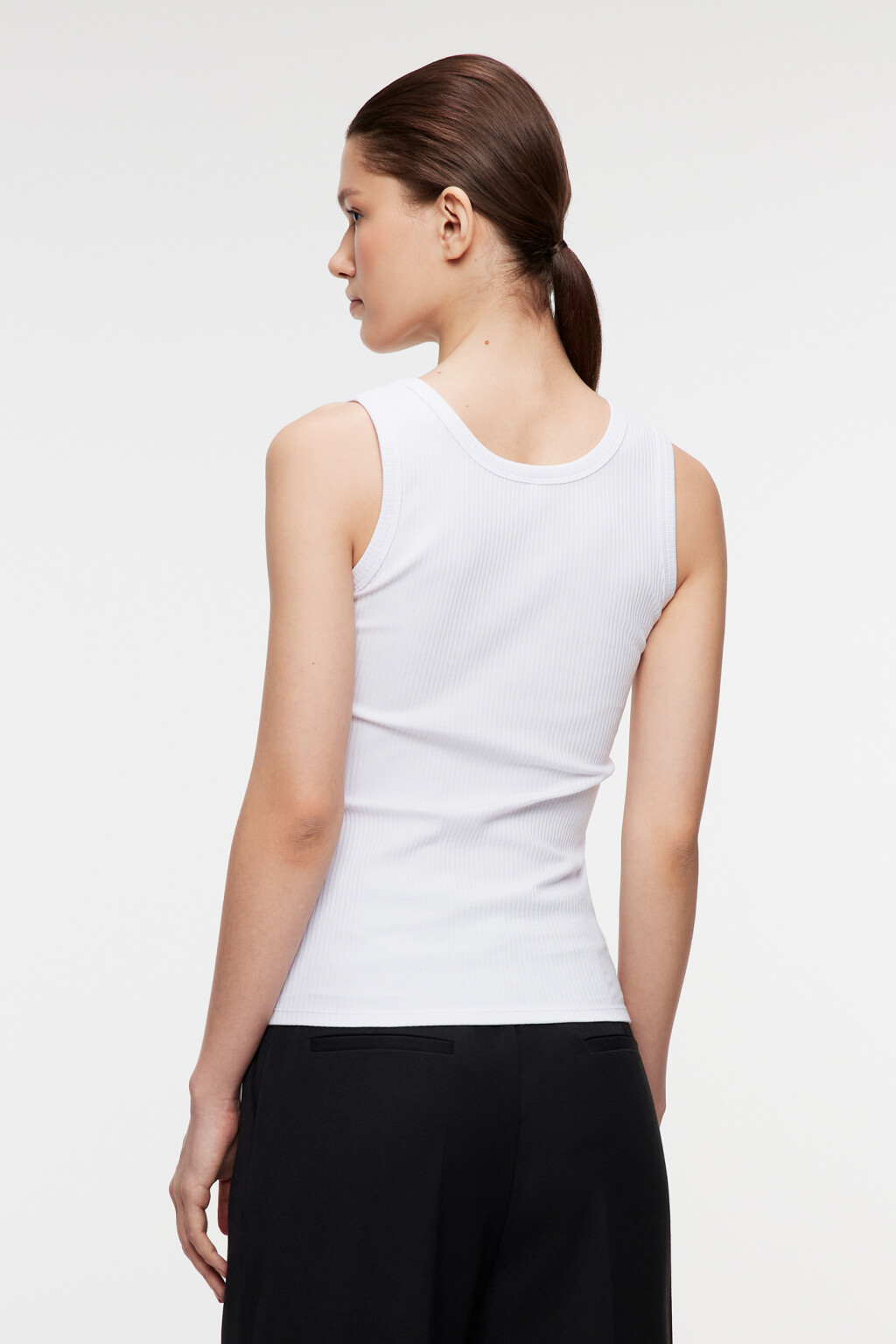 Майка хлопковая облегающая базовая в рубчик - цвет белый - 3