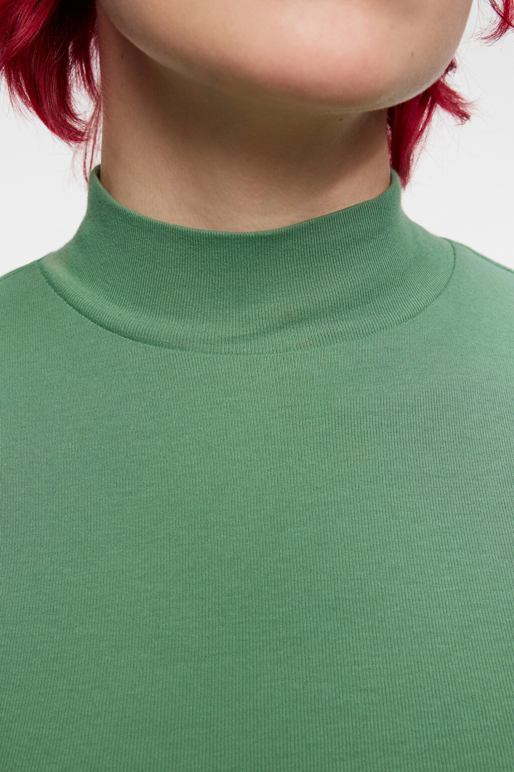 Лонгслив хлопковый облегающий с воротником-стойкой - цвет зеленый - 6