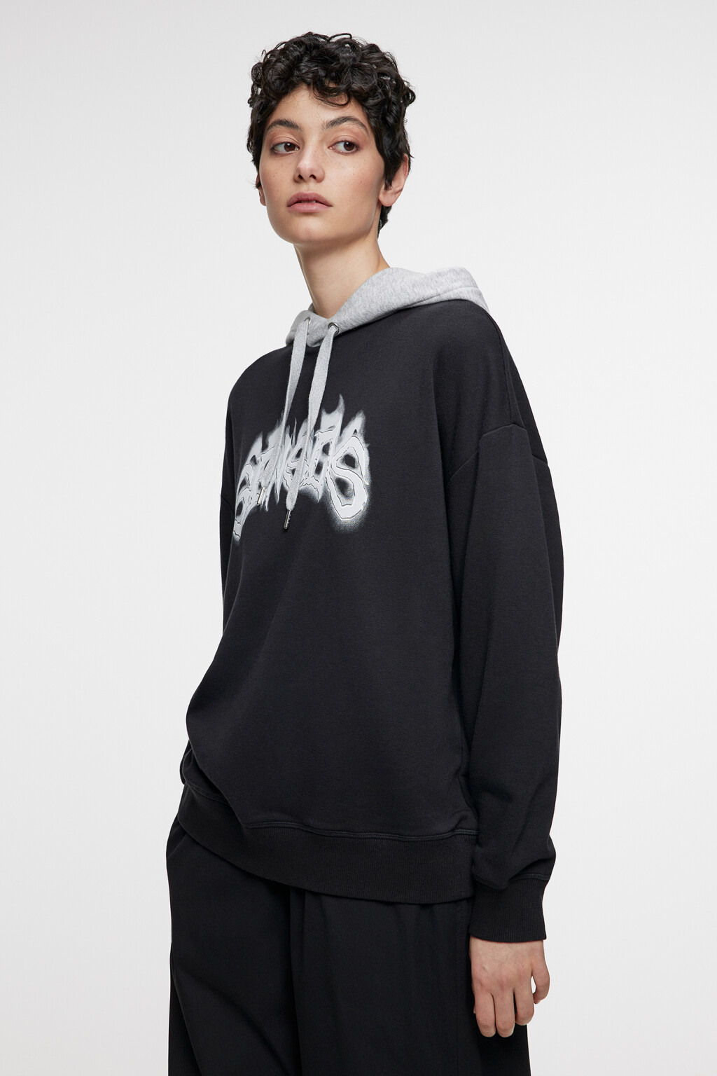 Толстовка oversize с капюшоном и принтом-надписью - цвет черный - 2