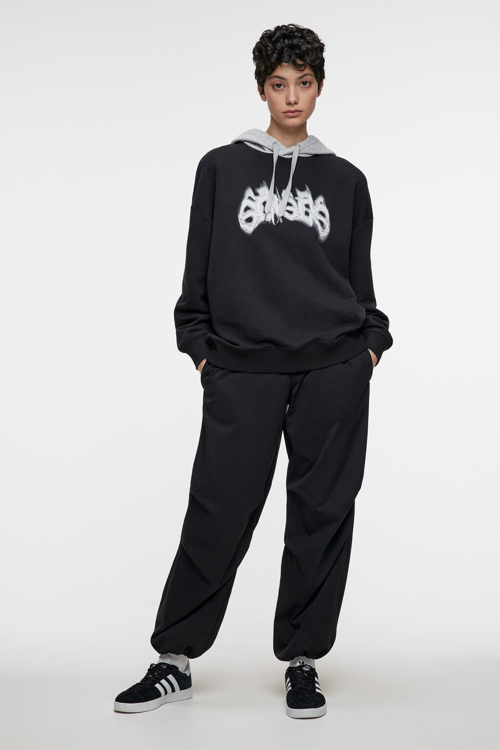 Толстовка oversize с капюшоном и принтом-надписью - цвет черный - 4