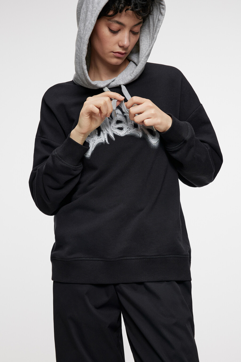 Толстовка oversize с капюшоном и принтом-надписью - цвет черный - 7