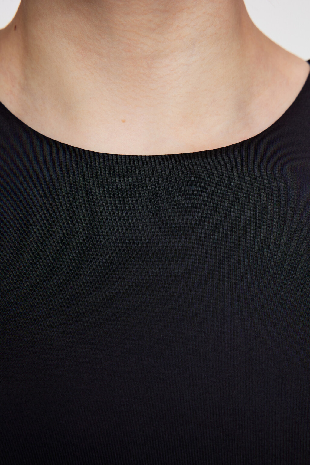 Топ-майка облегающий укороченный на широких бретелях - цвет черный - 5