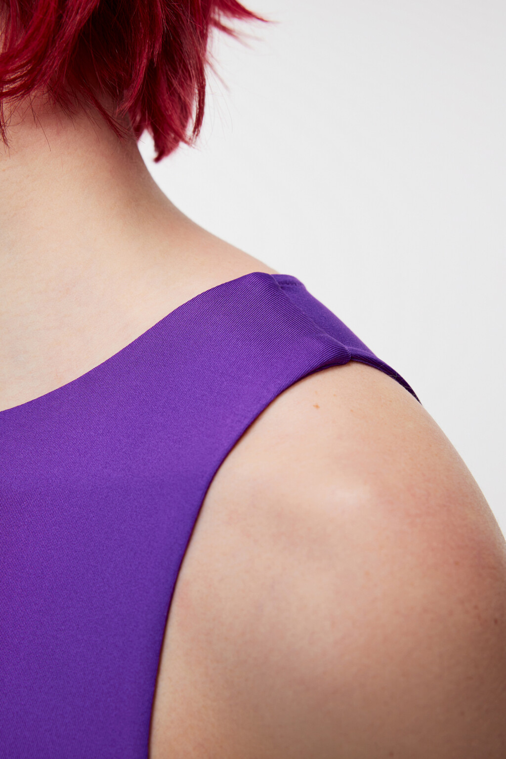 Топ-майка облегающий укороченный на широких бретелях - цвет фиолетовый - 6