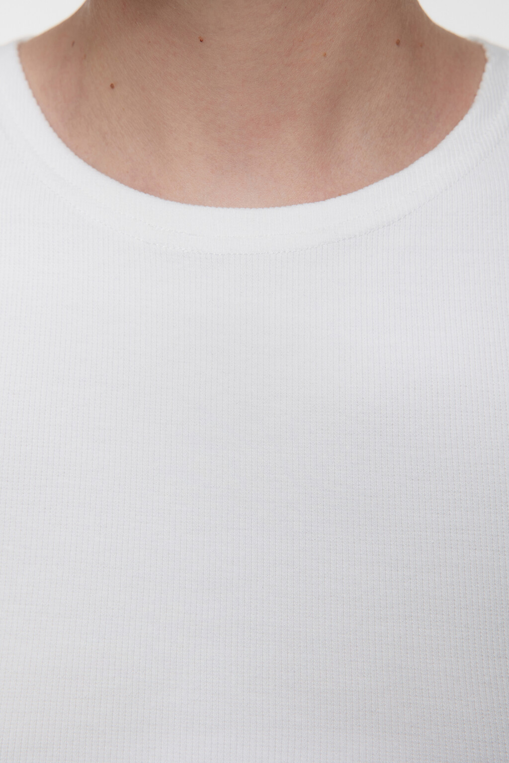 Топ-майка хлопковый укороченный на широких бретелях - цвет белый - 5