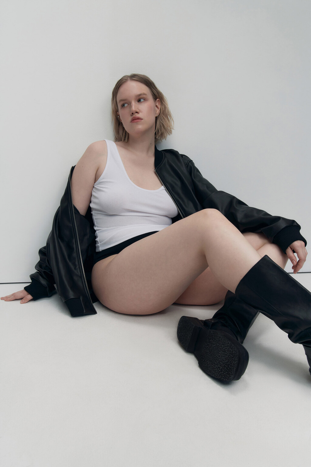 Майка-топ облегающая в рубчик на широких бретелях - цвет белый - 7