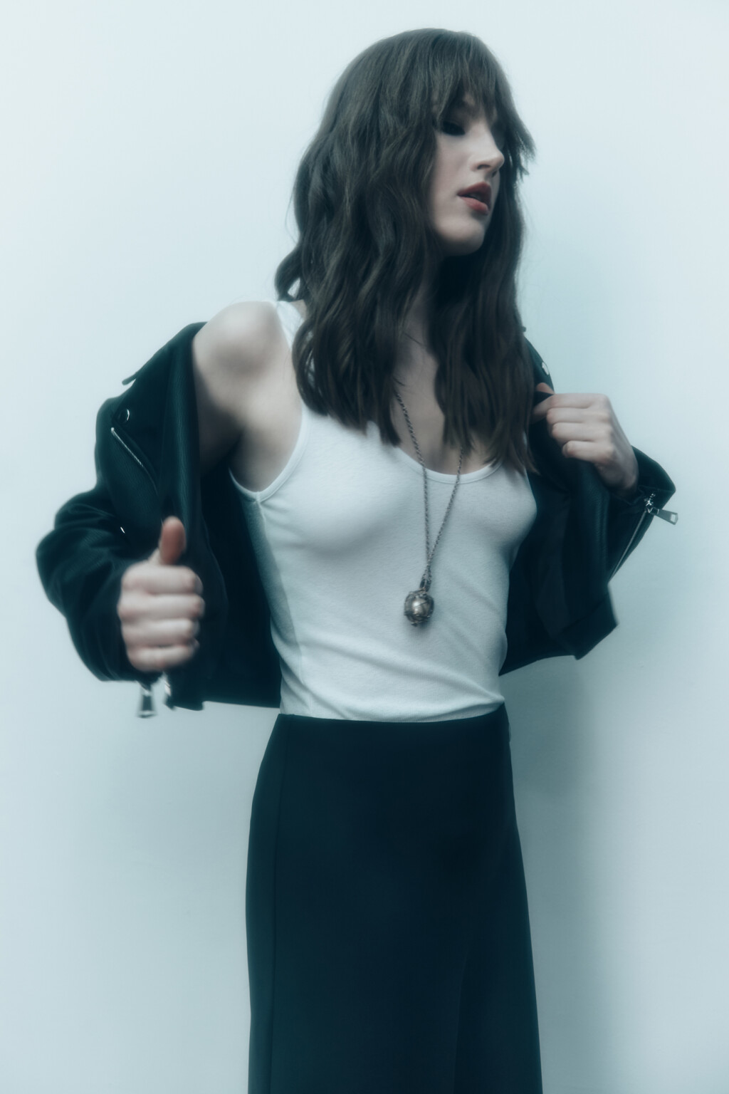 Майка-топ облегающая в рубчик на широких бретелях - цвет белый - 9