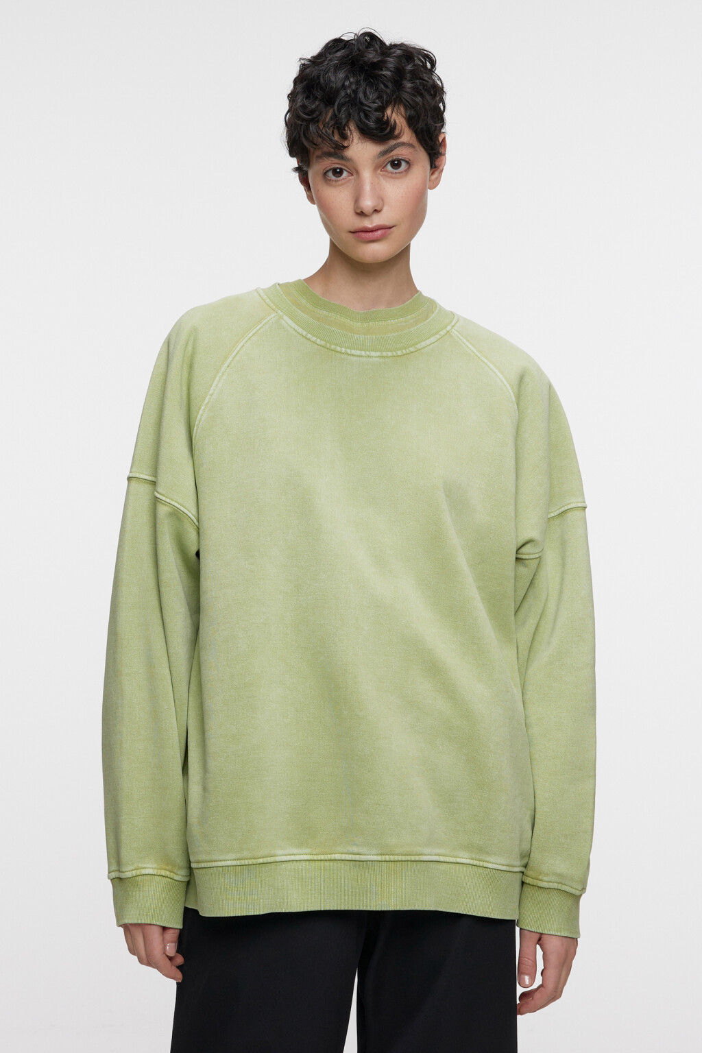 Свитшот oversize хлопковый с состаренным эффектом - цвет зеленый - 1