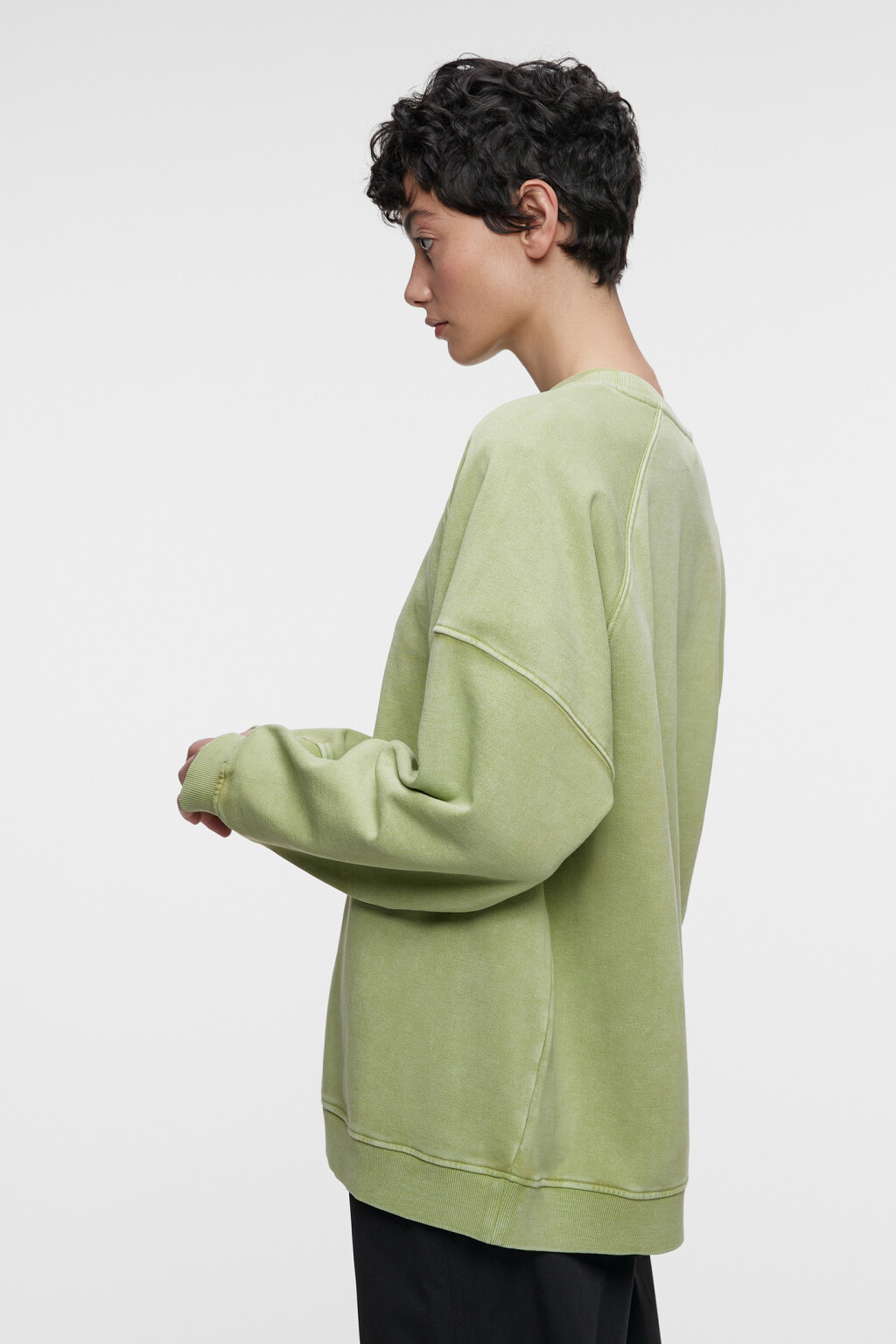 Свитшот oversize хлопковый с состаренным эффектом - цвет зеленый - 2