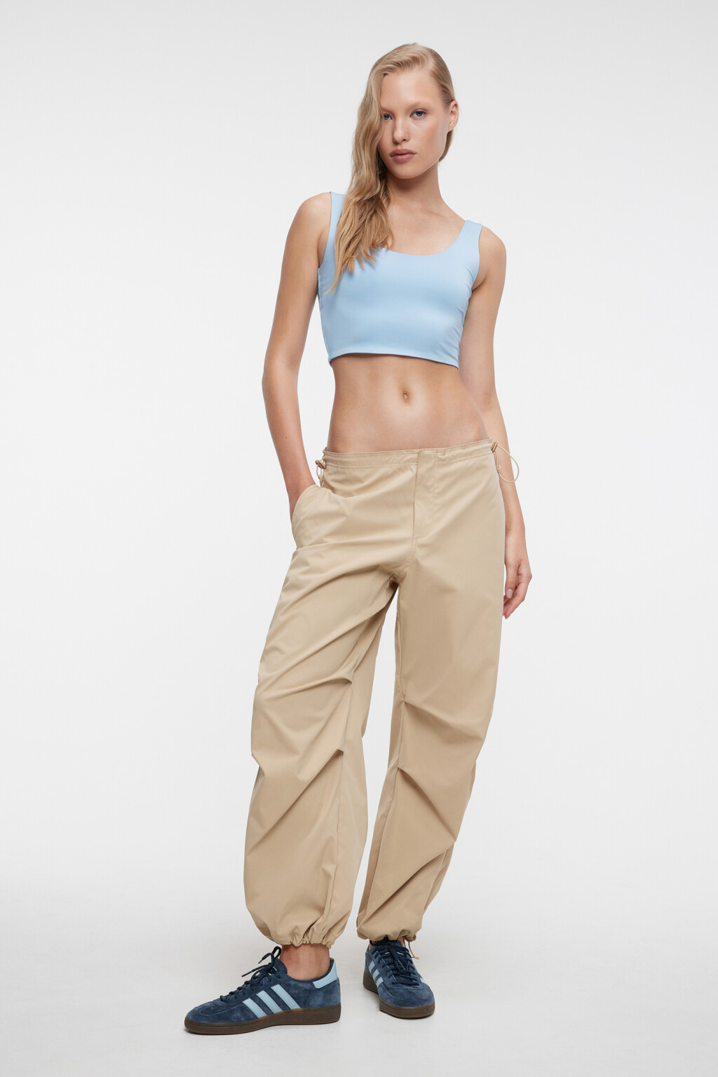 Топ-майка укороченный гладкий с подкладкой на груди - цвет голубой - 4