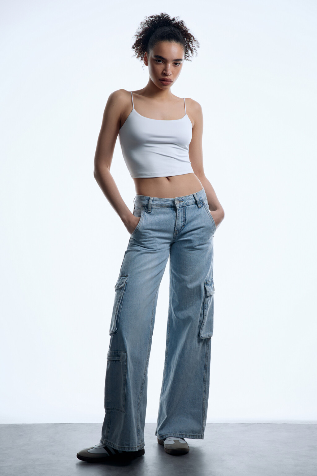 Топ-майка slim укороченный на тонких бретельках - цвет белый - 9