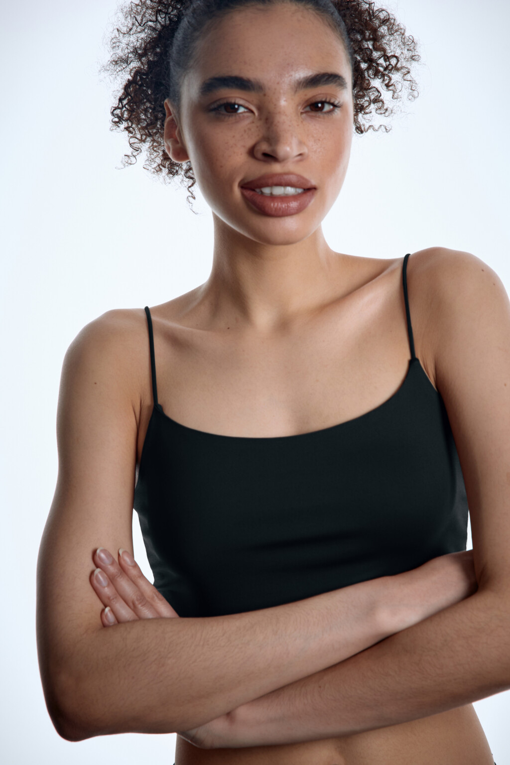 Топ-майка slim укороченный на тонких бретельках - цвет черный - 9