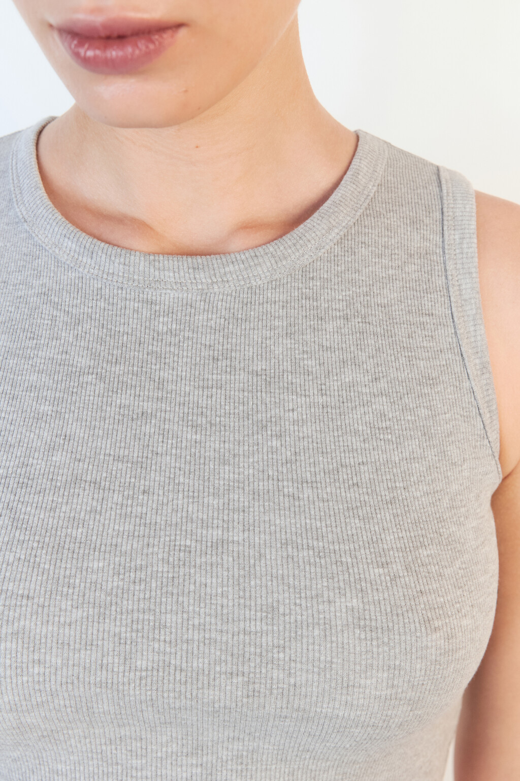 Топ-майка хлопковый на широких бретелях - цвет серый - 5