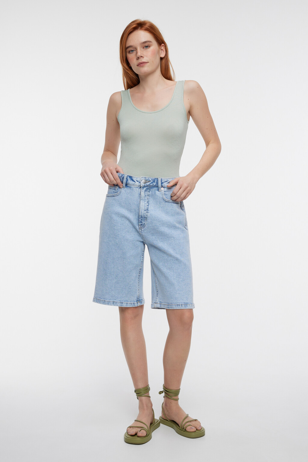 Боди-майка облегающая с глубоким вырезом - цвет зеленый - 4