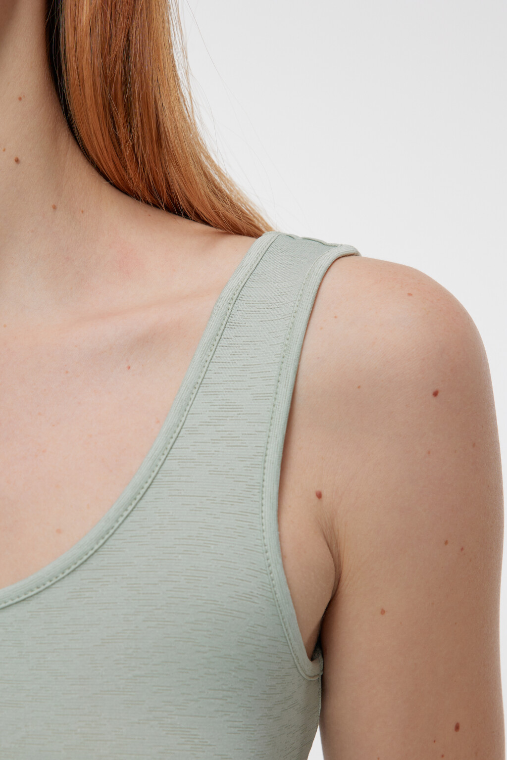 Боди-майка облегающая с глубоким вырезом - цвет зеленый - 5