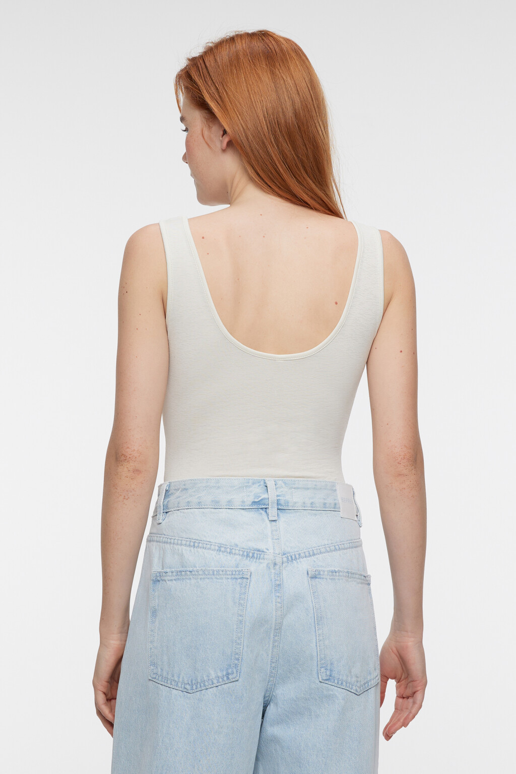 Боди-майка облегающая с глубоким вырезом - цвет бежевый - 3