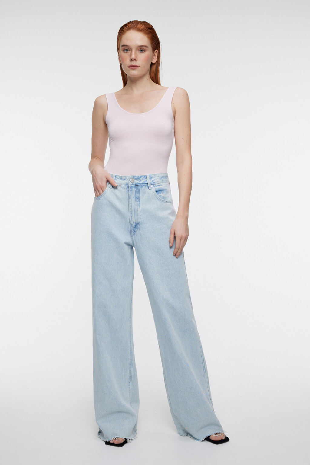 Боди-майка облегающая с глубоким вырезом - цвет розовый - 4