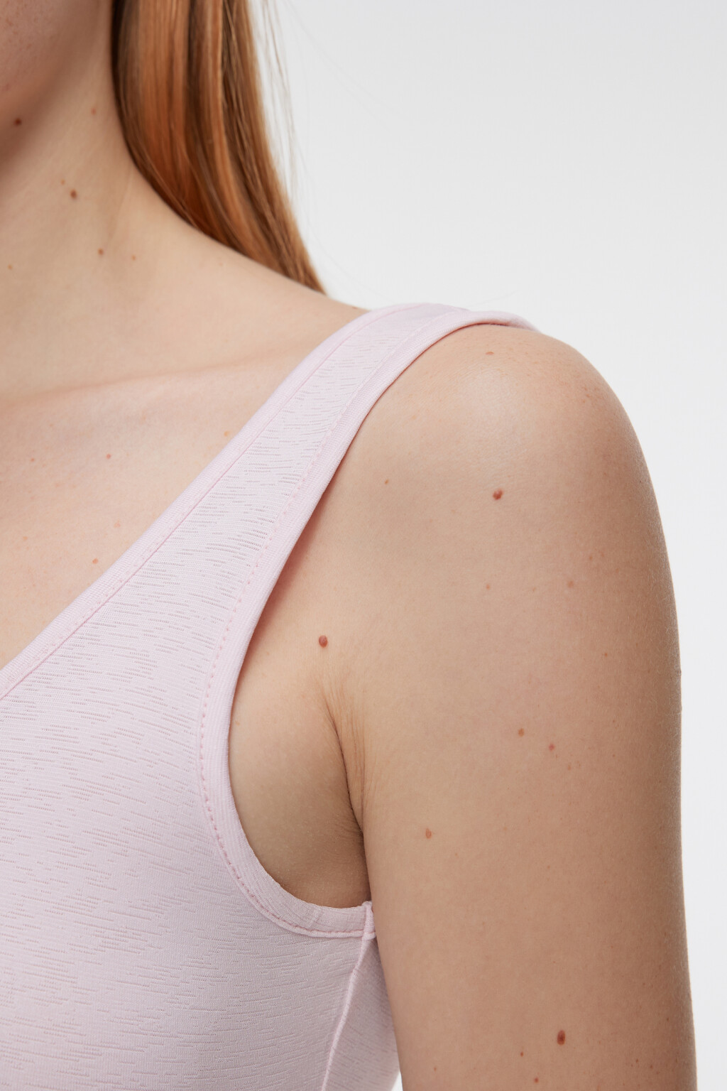 Боди-майка облегающая с глубоким вырезом - цвет розовый - 5