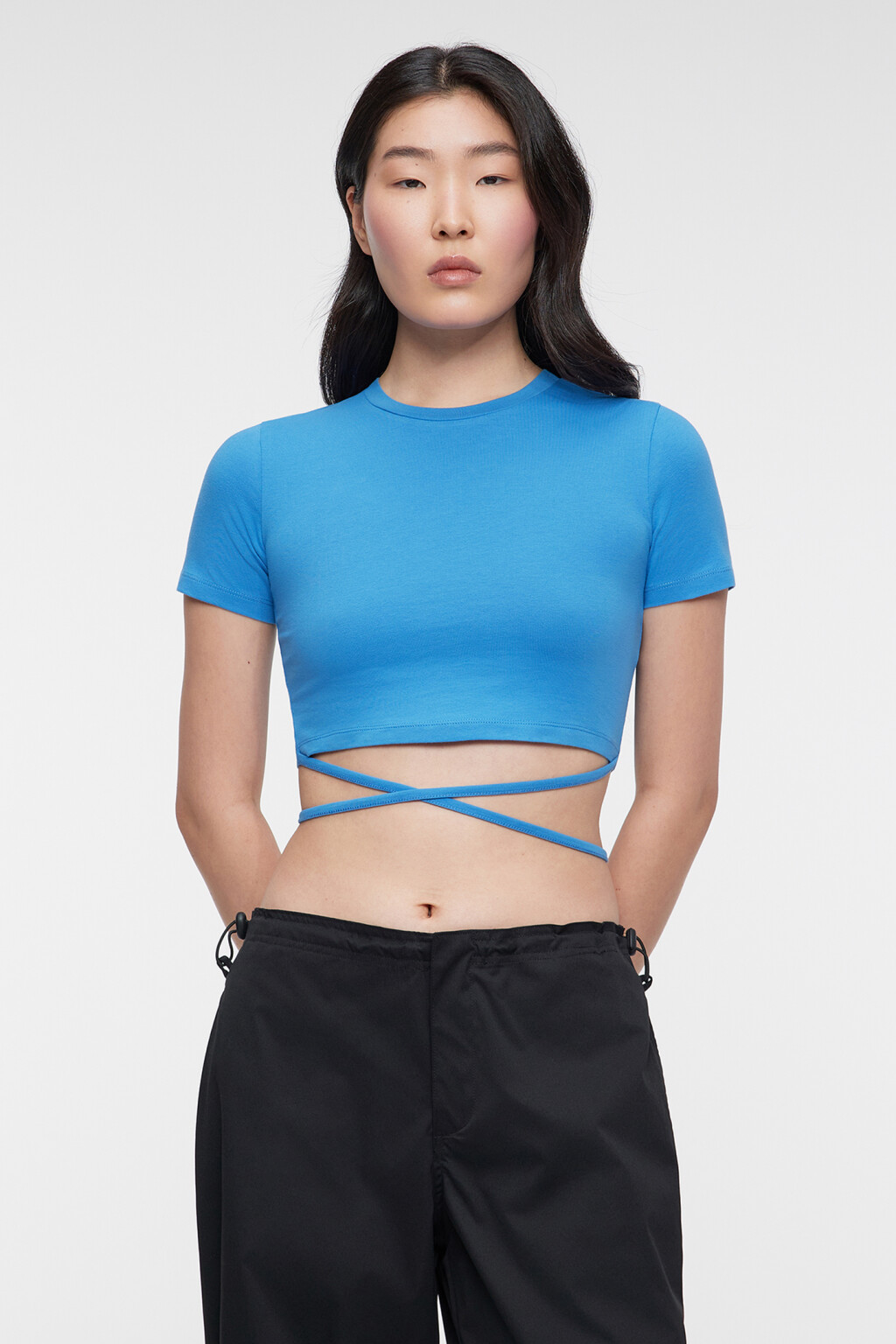 Топ-футболка хлопковый укороченный с завязками на талии - цвет голубой - 2