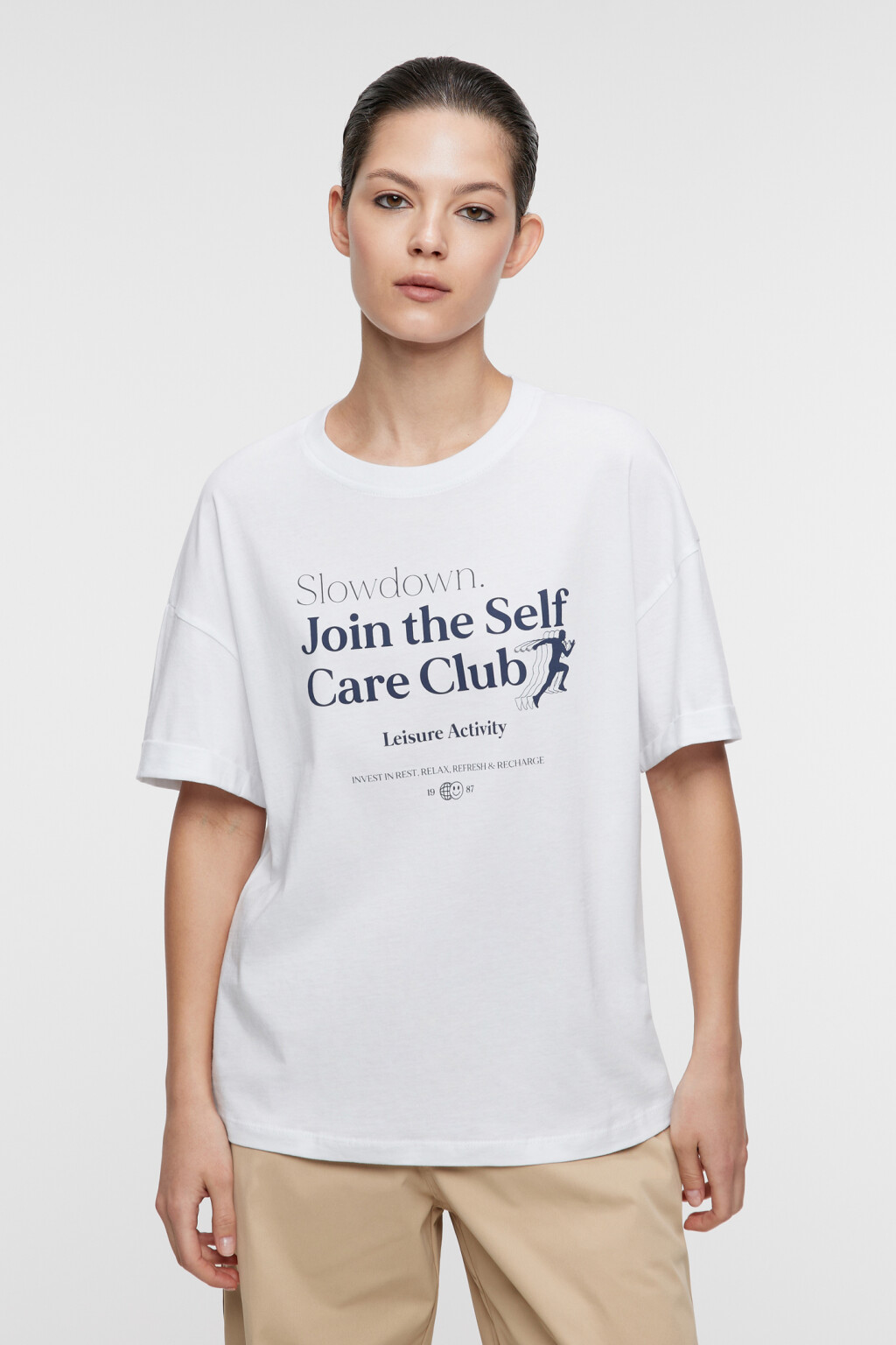 Футболка хлопковая свободного кроя с принтом - цвет белый - 2