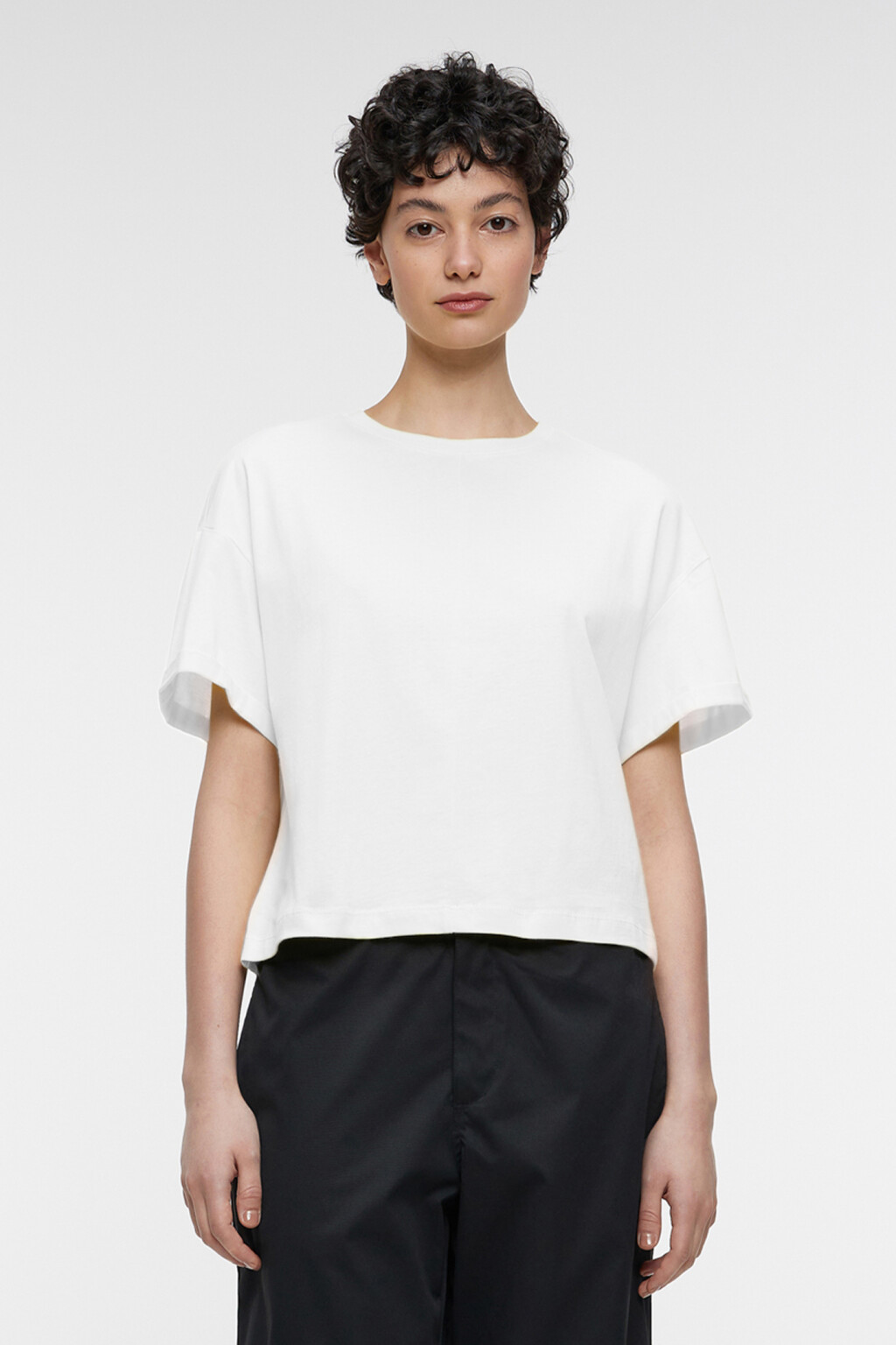 Футболка oversize укороченная с подвернутыми рукавами - цвет белый - 1