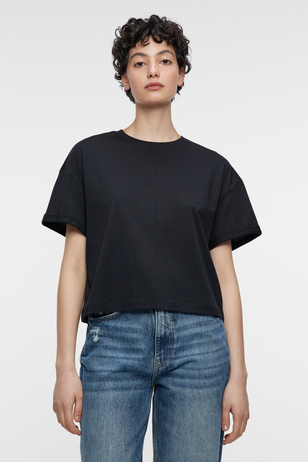 Футболка oversize укороченная с подвернутыми рукавами - цвет черный - 1