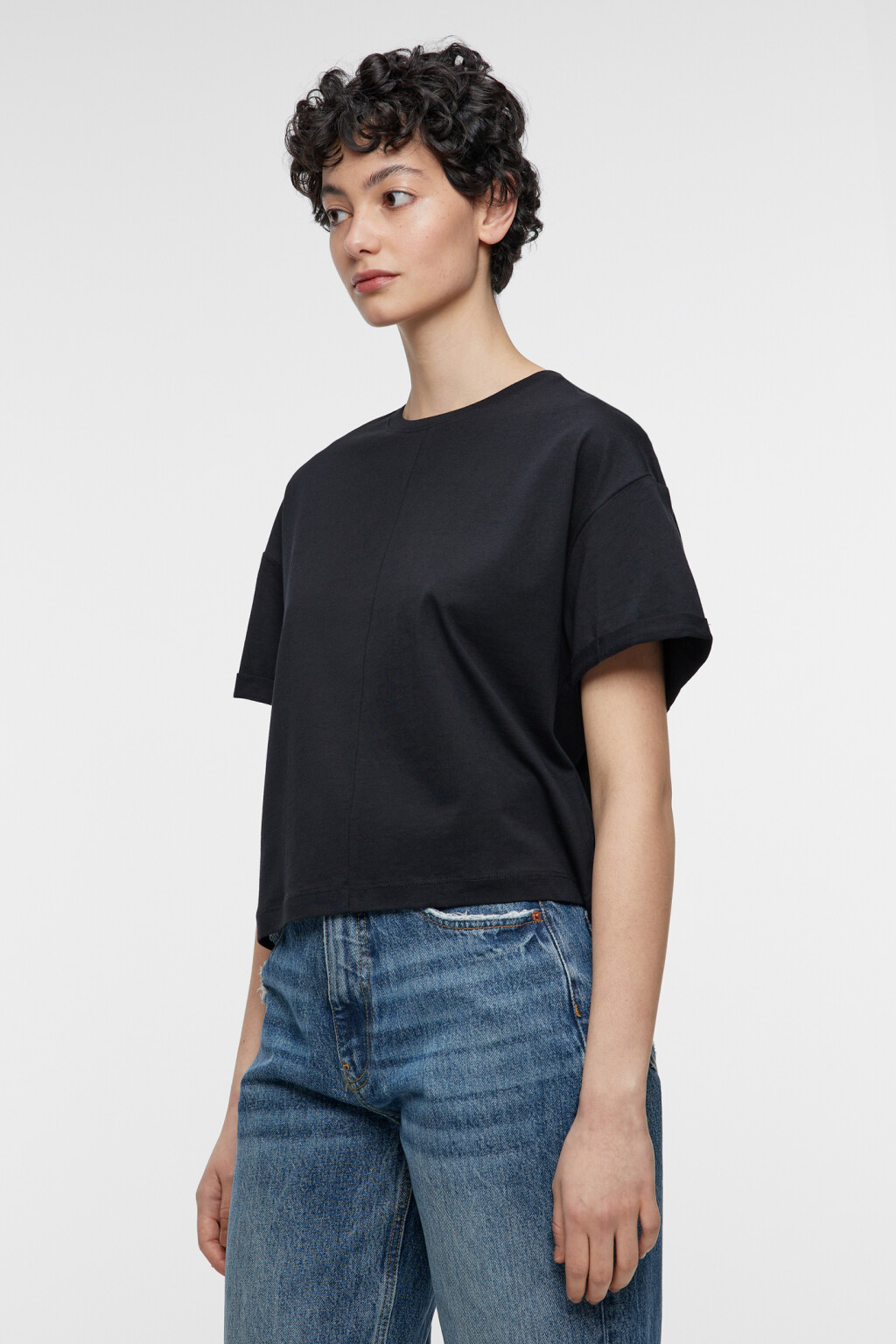 Футболка oversize укороченная с подвернутыми рукавами - цвет черный - 2