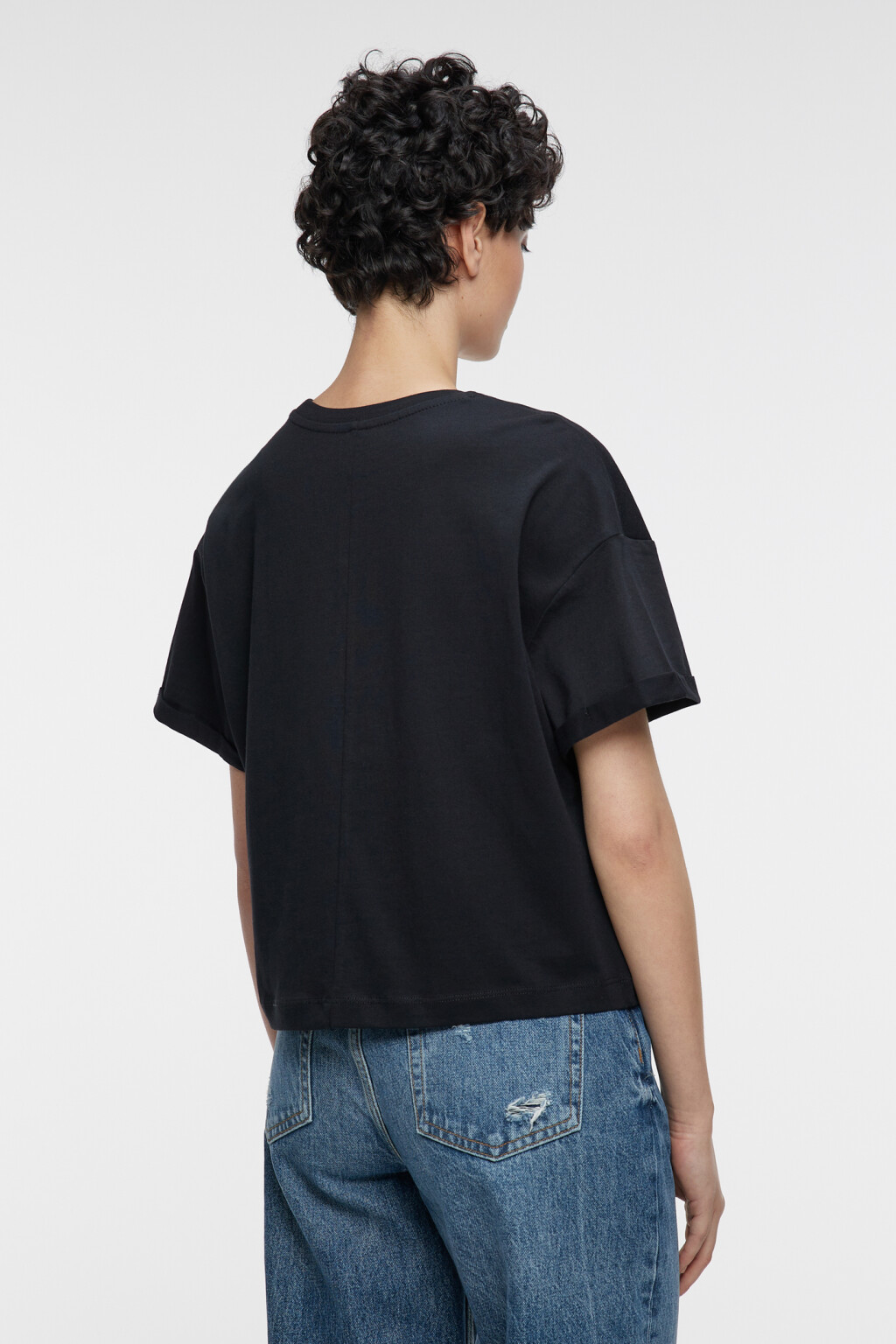 Футболка oversize укороченная с подвернутыми рукавами - цвет черный - 3