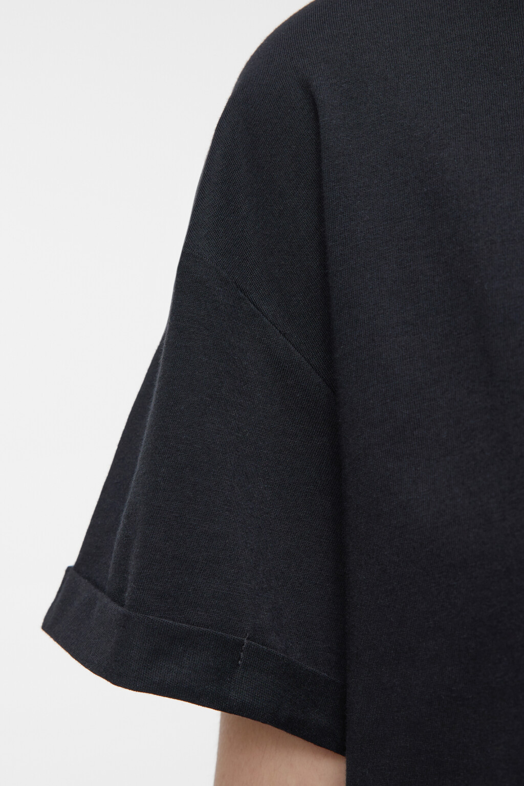 Футболка oversize укороченная с подвернутыми рукавами - цвет черный - 5