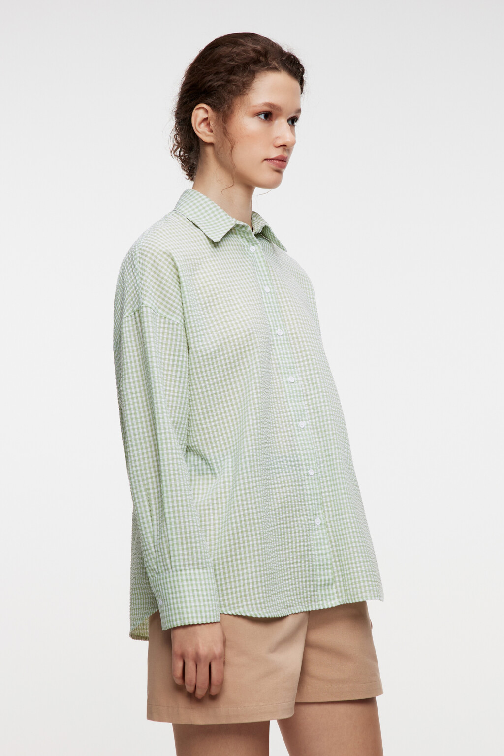 Блузка-рубашка oversize клетчатая из фактурной ткани - цвет зеленый - 3