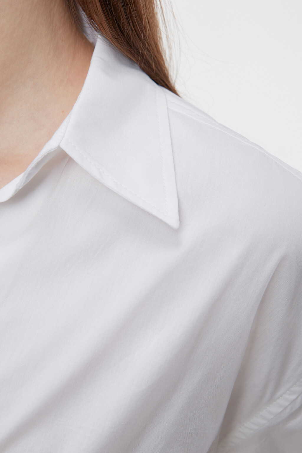 Блузка-рубашка укороченная на запах с ремешком - цвет белый - 5