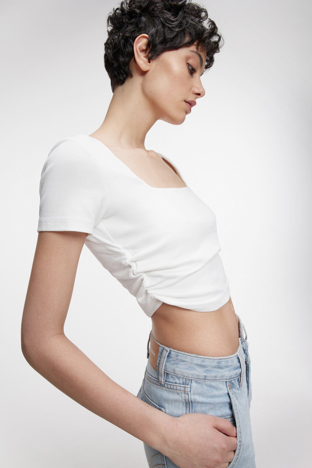 Топ-футболка хлопковый облегающий с вырезом каре - цвет белый - 8