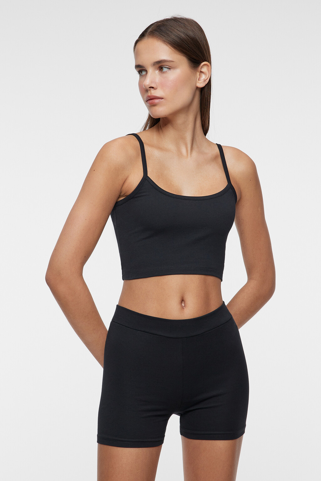 Топ-майка укороченный хлопковый на тонких бретелях - цвет черный - 1